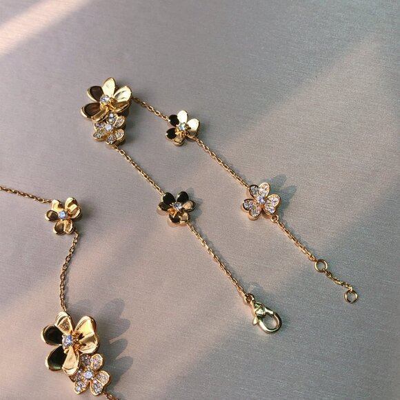 Excellent Used Condition VCA Bracelet - Picture 2 of 9